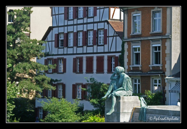07 Typische Gebäude am unterer Rheinweg